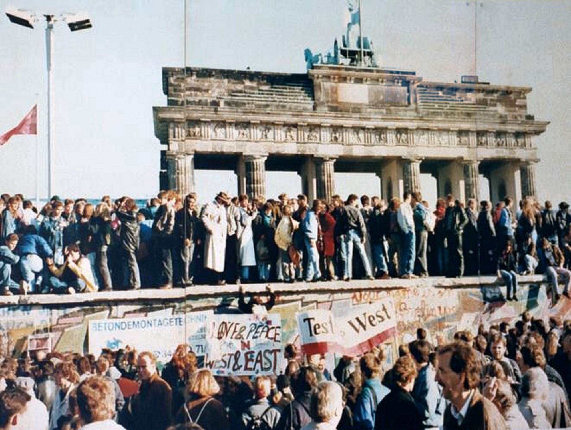 Crowds on top of the Berlin Wall near the Brandenburg Gate