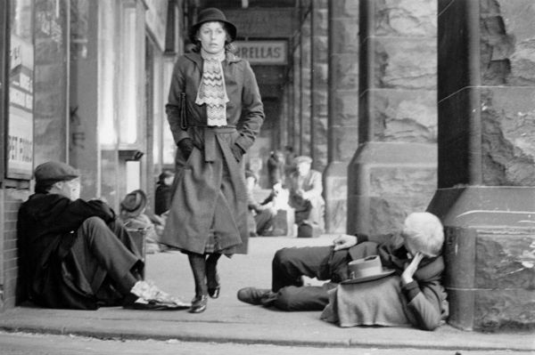 Helen Morse in a scene from Caddie, walking past Sydney's Central railway station