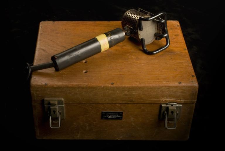 BBC L2 hand held electric lip microphone with mouth in wooden case