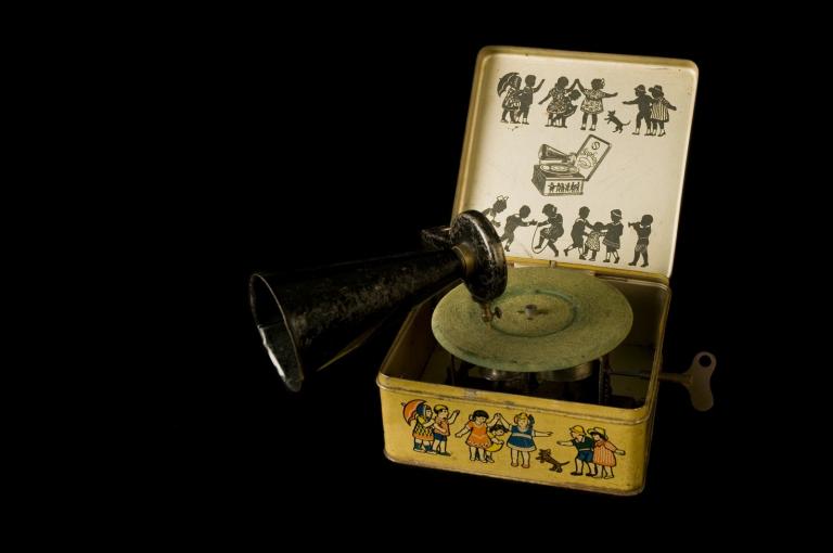 Saphon portable children's gramophone in yellow tin
