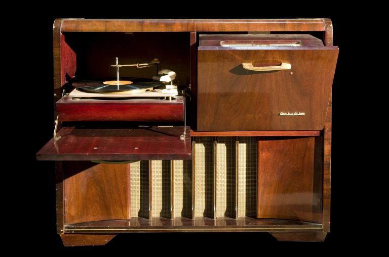 Stromberg-Carlson Radiogram with two pull-down draws containing turntable on the left and radio on the right, manufactured 1950
