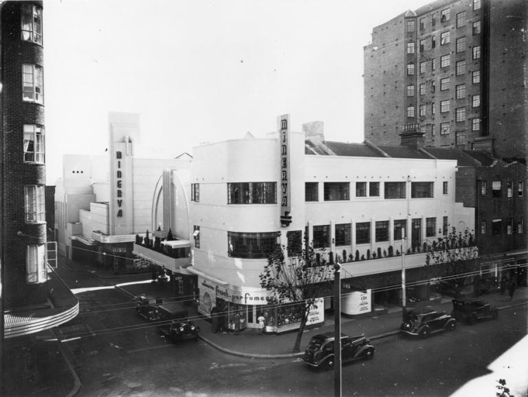 Exterior of the Minerva Theatre in Kings Cross, circa 1939