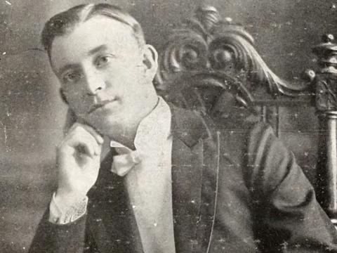 Singer Hamilton Hill, c. 1907.