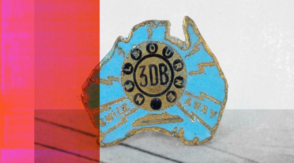 A badge in the shape of Australia with 3DB in the centre.