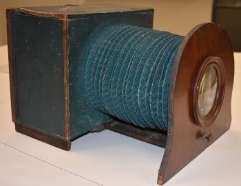 Side image of the Polyorama Panoptique showing the box, extended bellows and lens