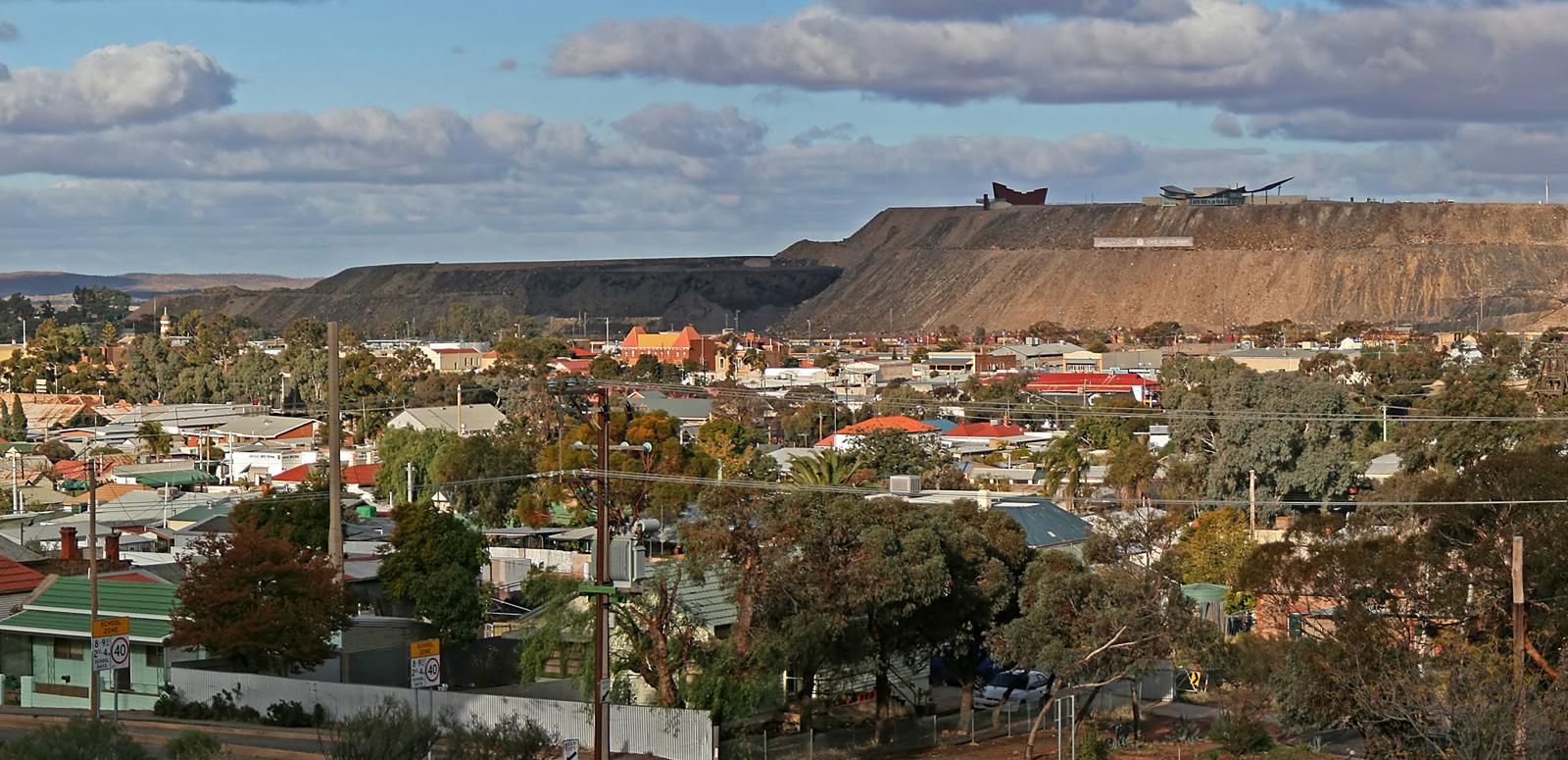 Wide angle view of the township of Broken Hill, in the distance is a mining facility.