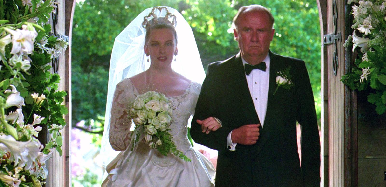 Toni Collette (Muriel) and her father Bill (Bill Hunter) about to walk down the aisle in Muriel's Wedding