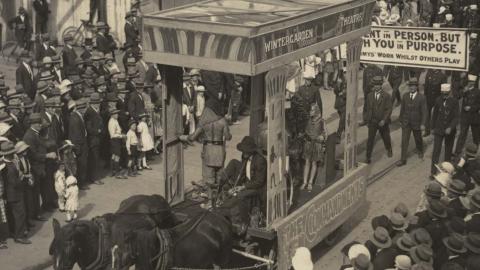A horse-drawn trailer promotes a screening of The Ten Commandments at the Wintergarden Theatre in 1925